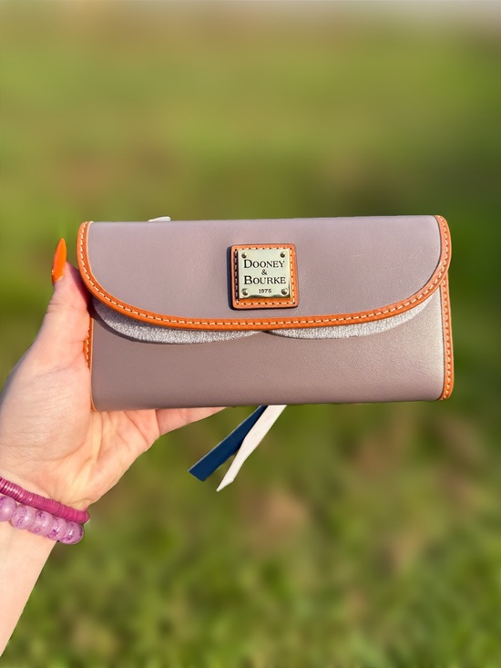 Dooney & Bourke Handbags - Dooney & Bourke Pebble Grain Continental Clutch Wallet